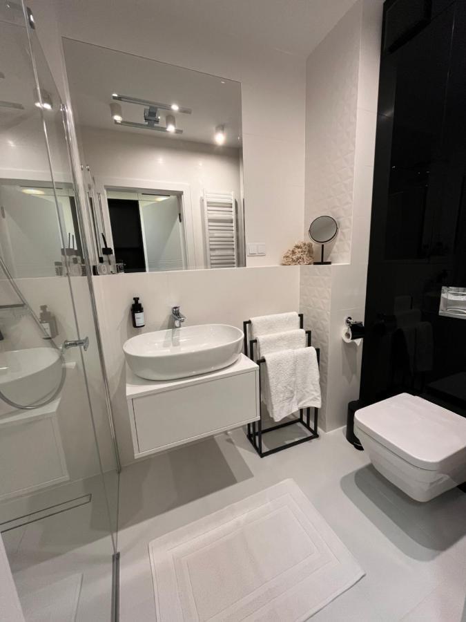 Wave Apartment Tyballtic 7Th Floor With Two Bedrooms And Sea View! Miedzyzdroje Bagian luar foto