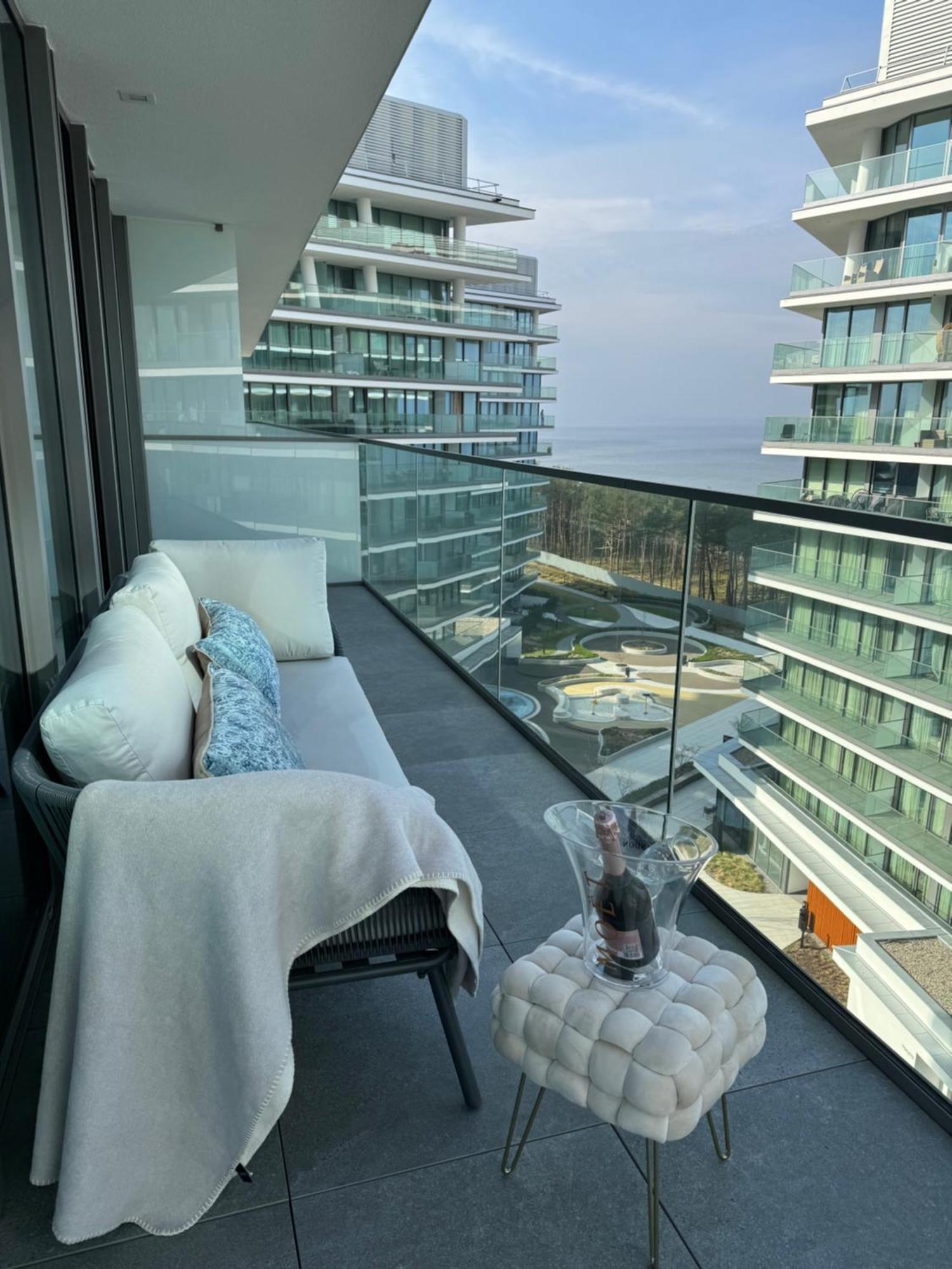 Wave Apartment Tyballtic 7Th Floor With Two Bedrooms And Sea View! Miedzyzdroje Bagian luar foto