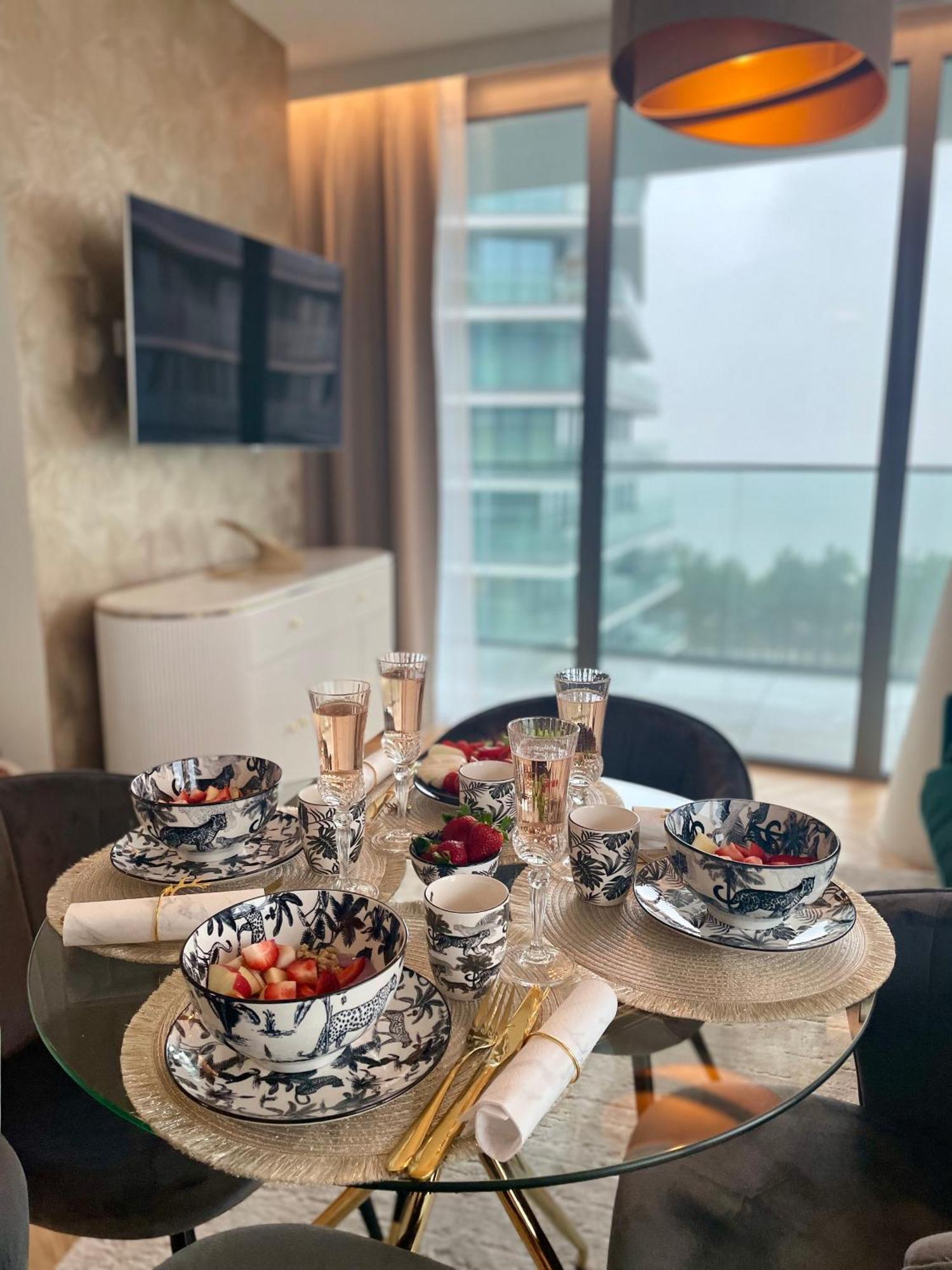 Wave Apartment Tyballtic 7Th Floor With Two Bedrooms And Sea View! Miedzyzdroje Bagian luar foto