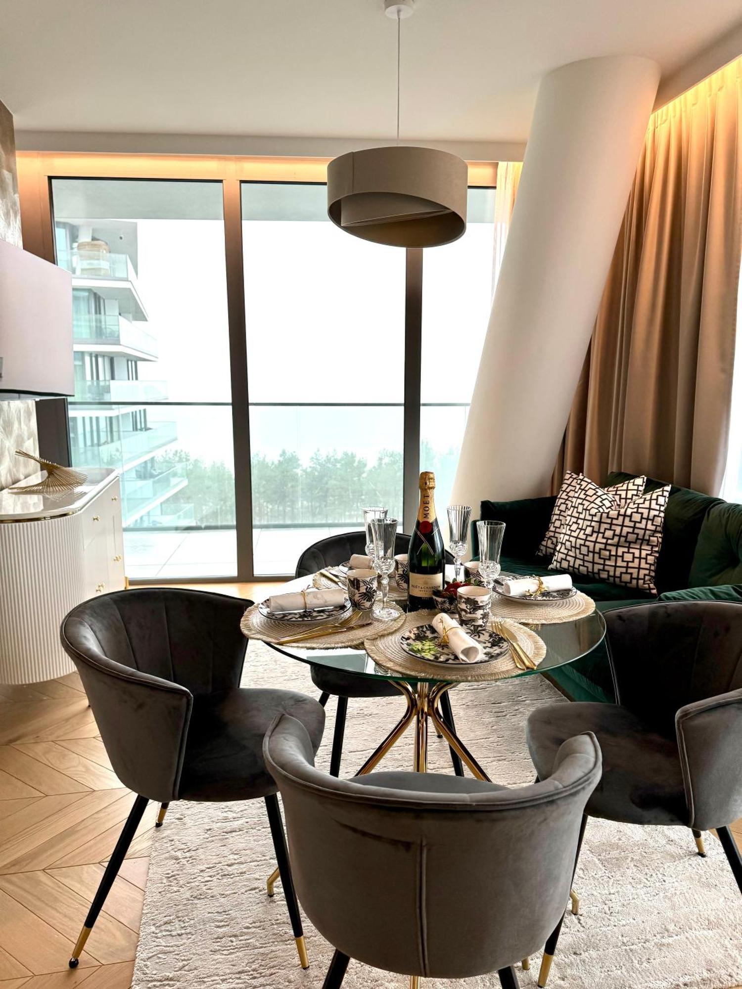 Wave Apartment Tyballtic 7Th Floor With Two Bedrooms And Sea View! Miedzyzdroje Bagian luar foto
